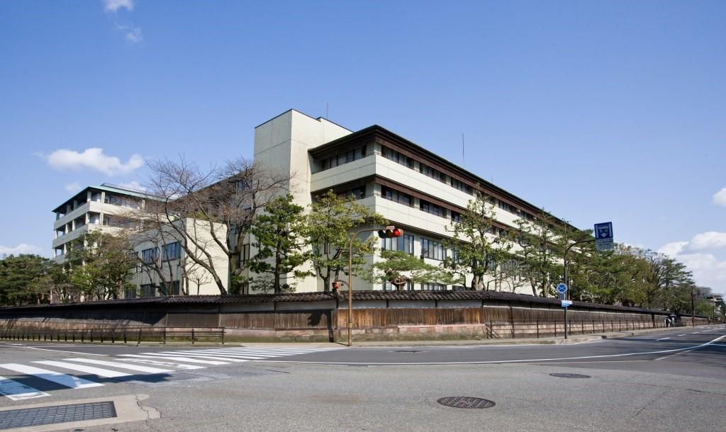 金沢医療センターの駐車場誘導業務／太平ビルサービス株式会社
